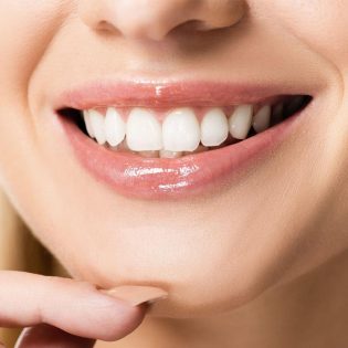 Natural-looking straight teeth and confident smile